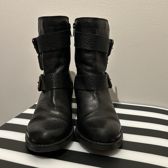 Clark’s Artisan Boots - Picture 2 of 6